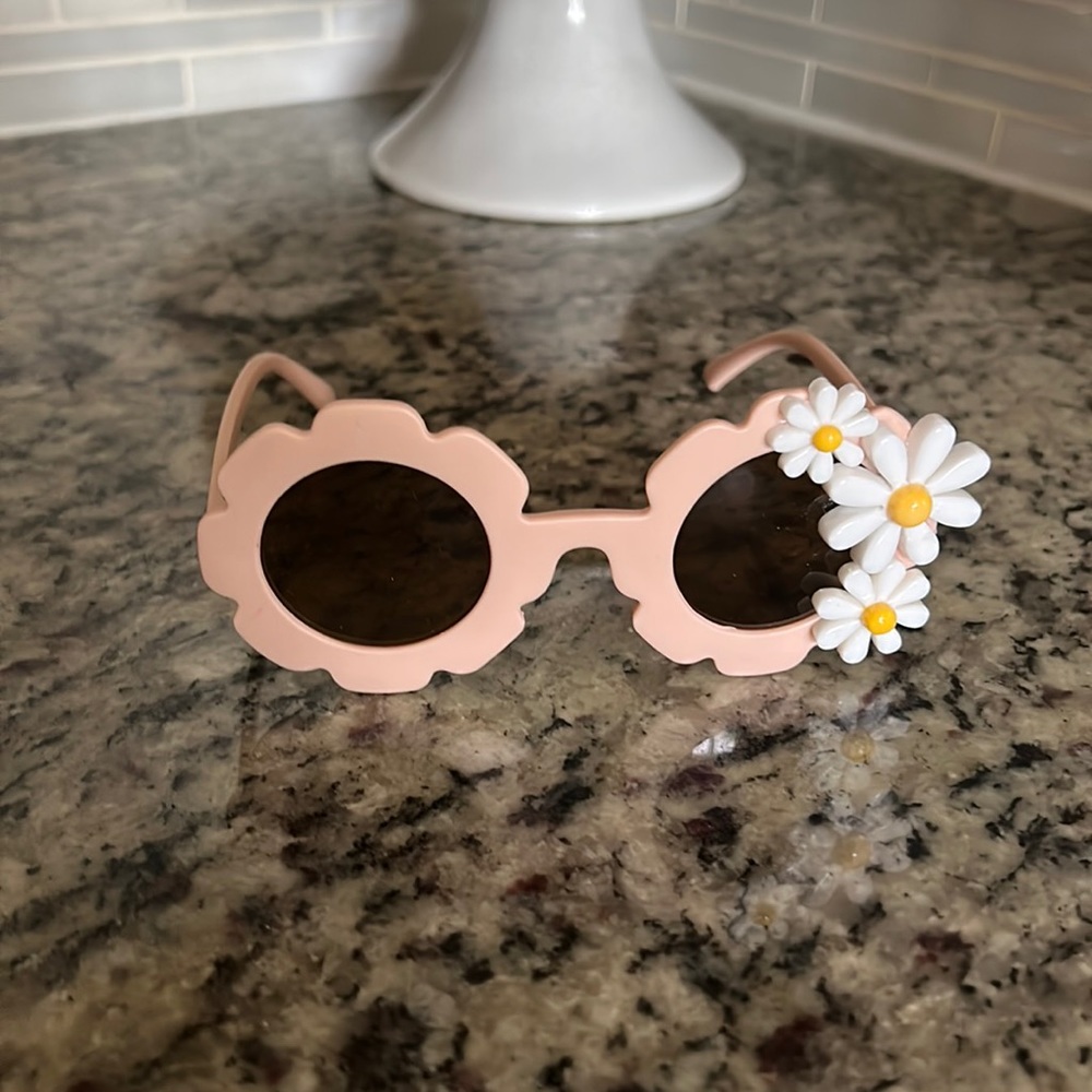 Love & Grow Daisy Kids Sunglasses girls in pink